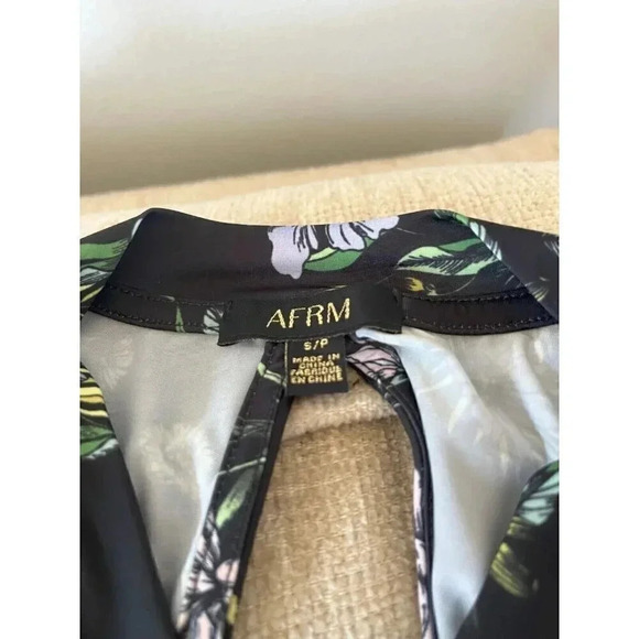 AFRM BLACK FLORAL DRESS SIZE S PADDED SHOULDER SIDE SLIT OPEN BACK SLIM FIT NWOT - Picture 7 of 9